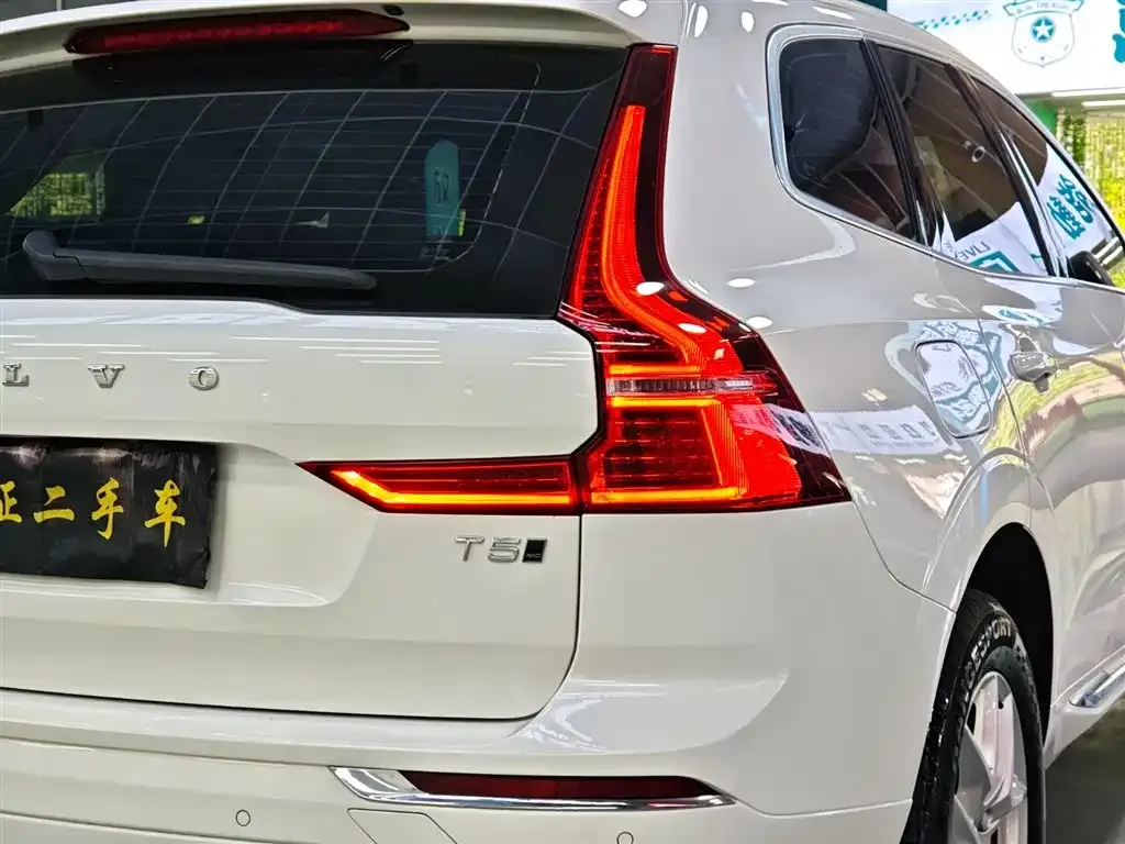 Volvo XC60 — фото 10