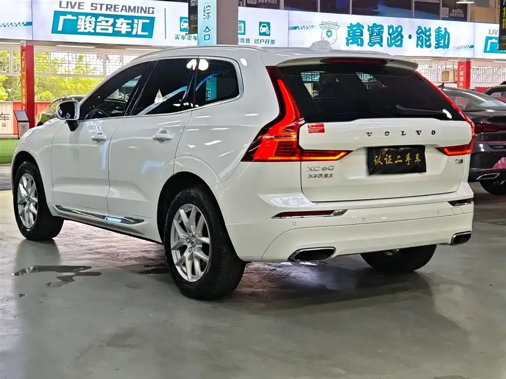 Volvo XC60 — фото 7