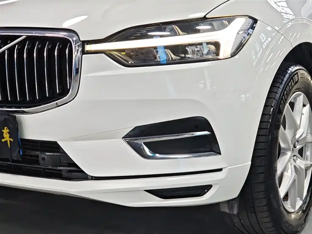 Volvo XC60 — фото 9