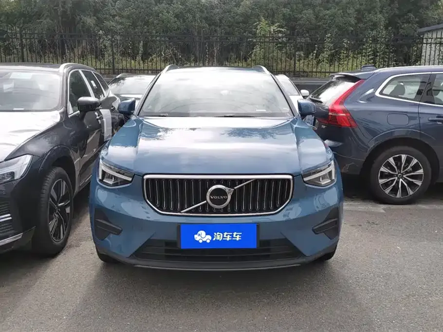 Volvo XC40 — фото 1