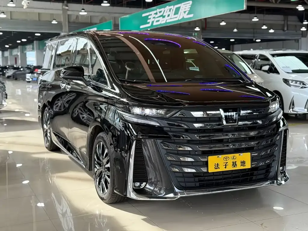 Toyota Vellfire — фото 3