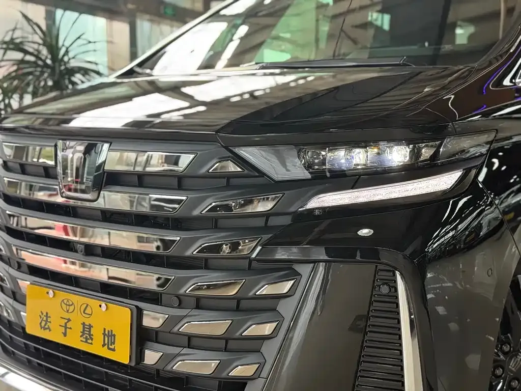 Toyota Vellfire — фото 5
