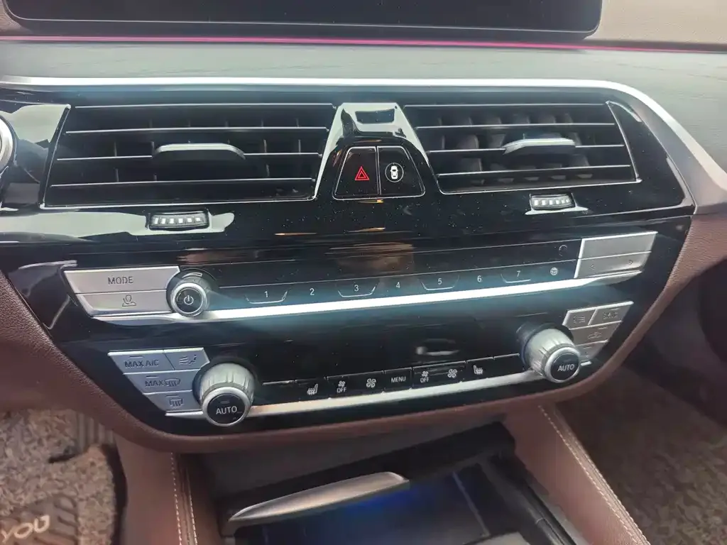 BMW 5 Series New Energy — фото 10