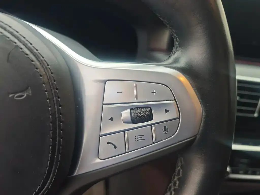 BMW 5 Series New Energy — фото 9