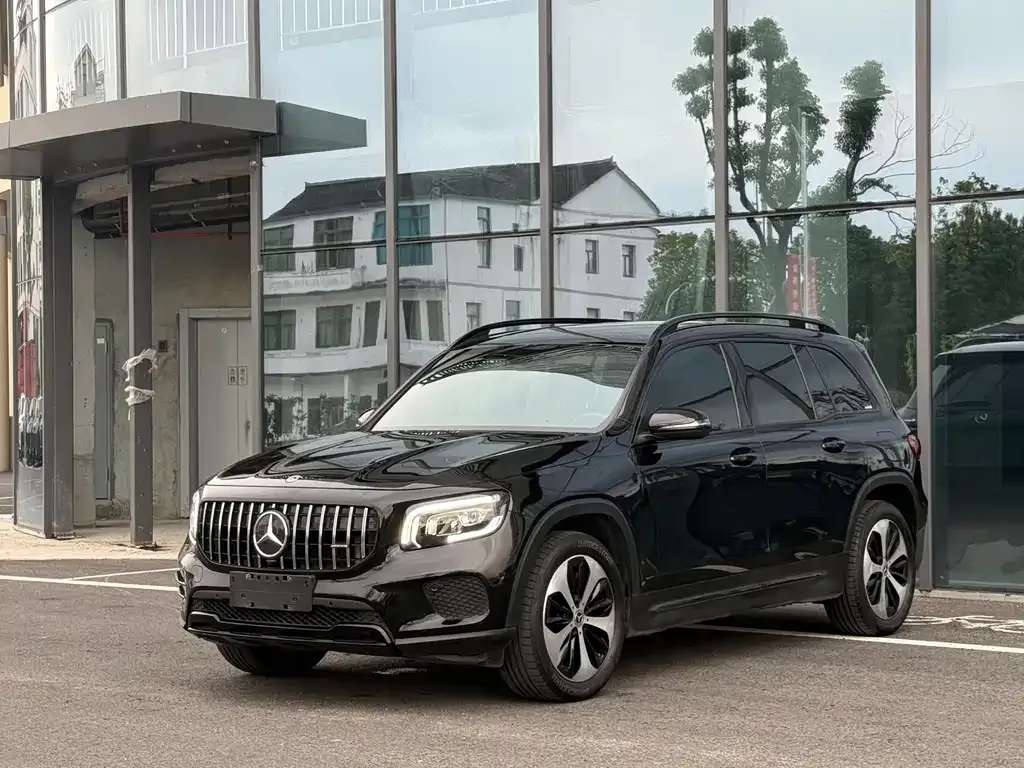 Mercedes-Benz GLB — фото 1