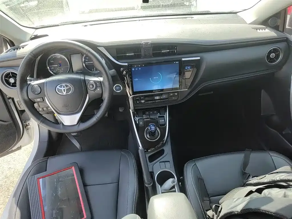 Toyota Corolla Hybrid — фото 10