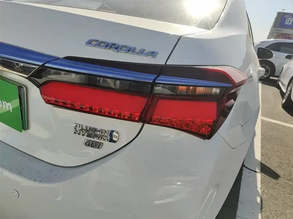 Toyota Corolla Hybrid — фото 8