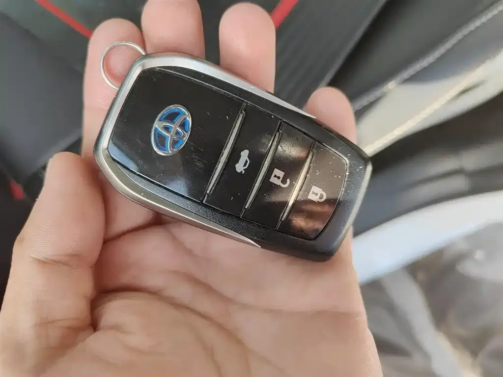 Toyota Corolla Hybrid — фото 9