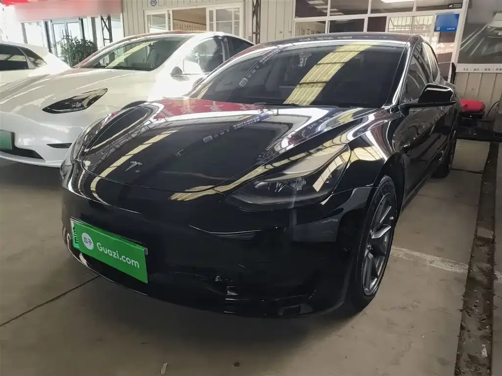 Tesla Model 3 — фото 1