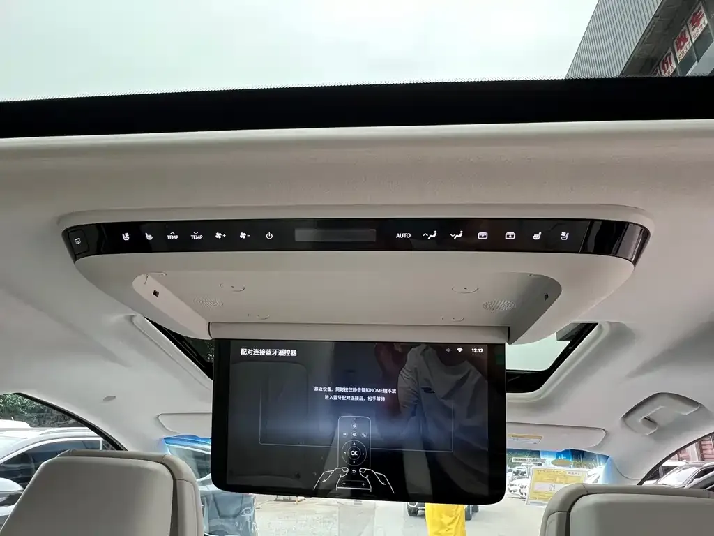 Buick GL8 Hybrid — фото 10