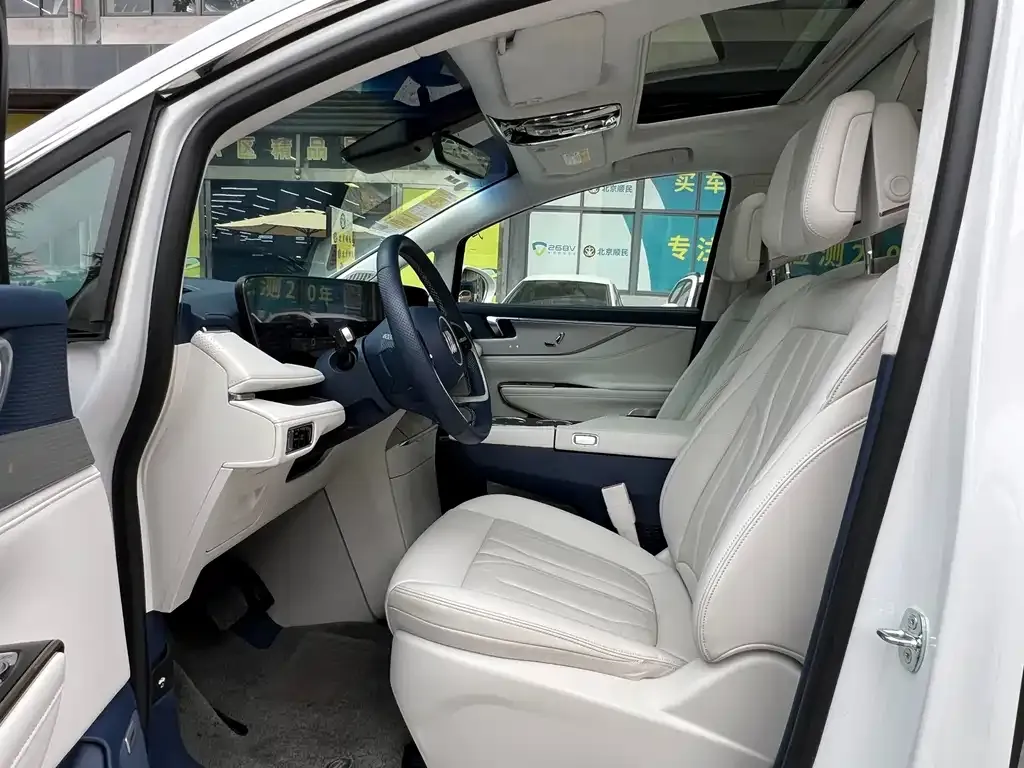Buick GL8 Hybrid — фото 4