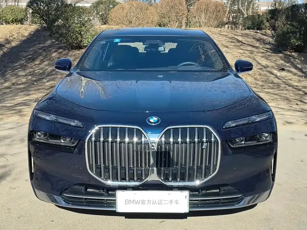 BMW i7 — фото 7