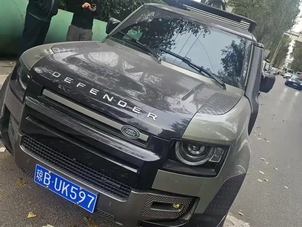 Land Rover Defender — фото 1