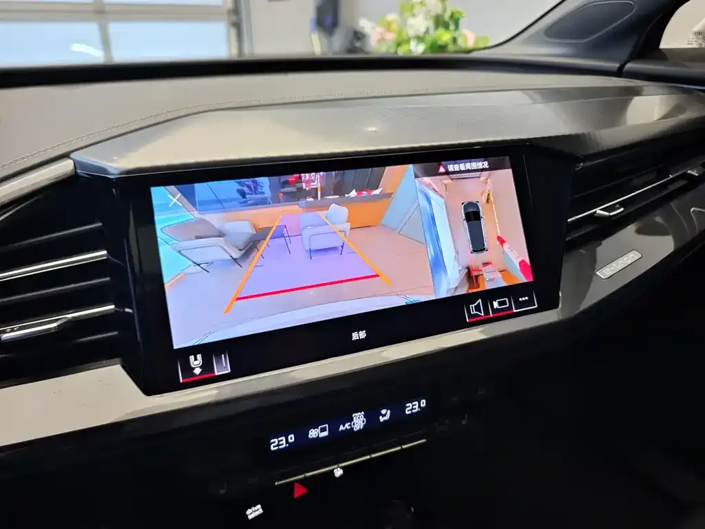 Audi Q4 e-tron — фото 10