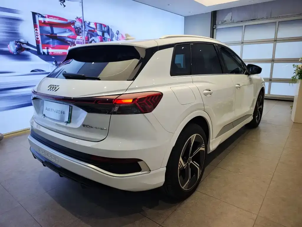 Audi Q4 e-tron — фото 3