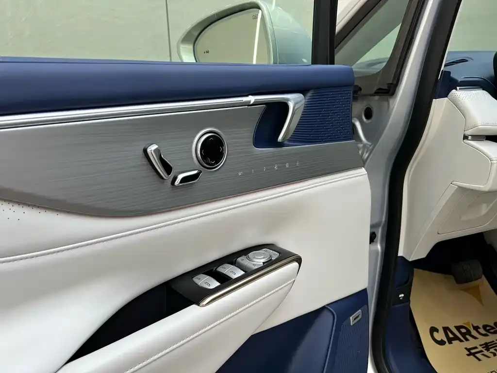 Buick GL8 Hybrid — фото 4