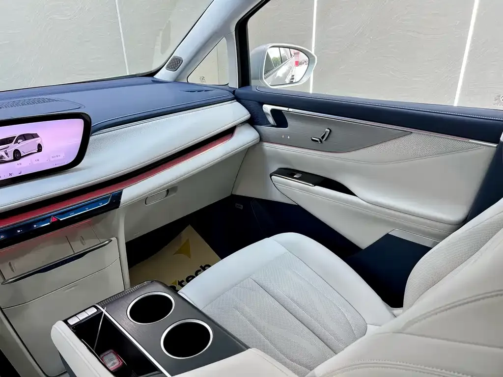 Buick GL8 Hybrid — фото 9