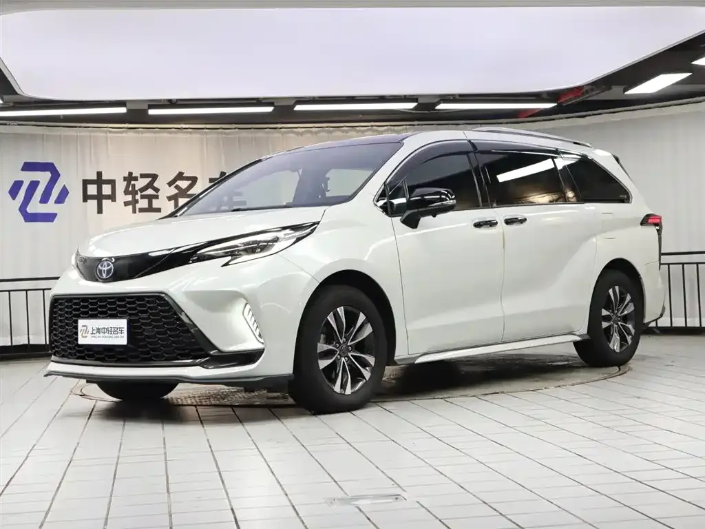 Toyota Granvia — фото 1