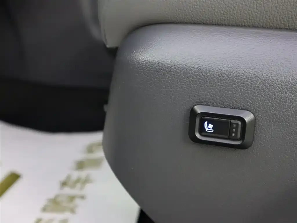 Toyota Granvia — фото 10