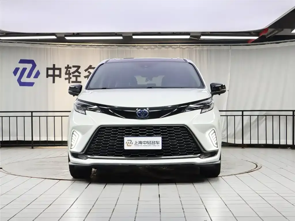 Toyota Granvia — фото 2