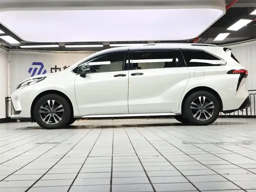 Toyota Granvia — фото 3