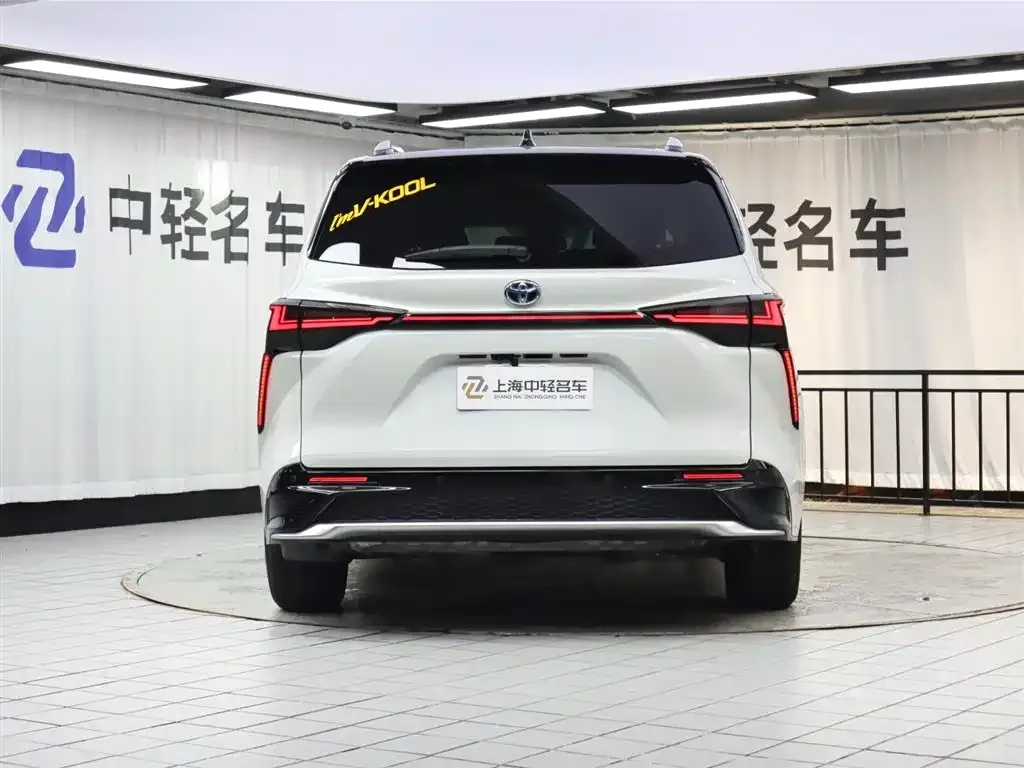 Toyota Granvia — фото 4