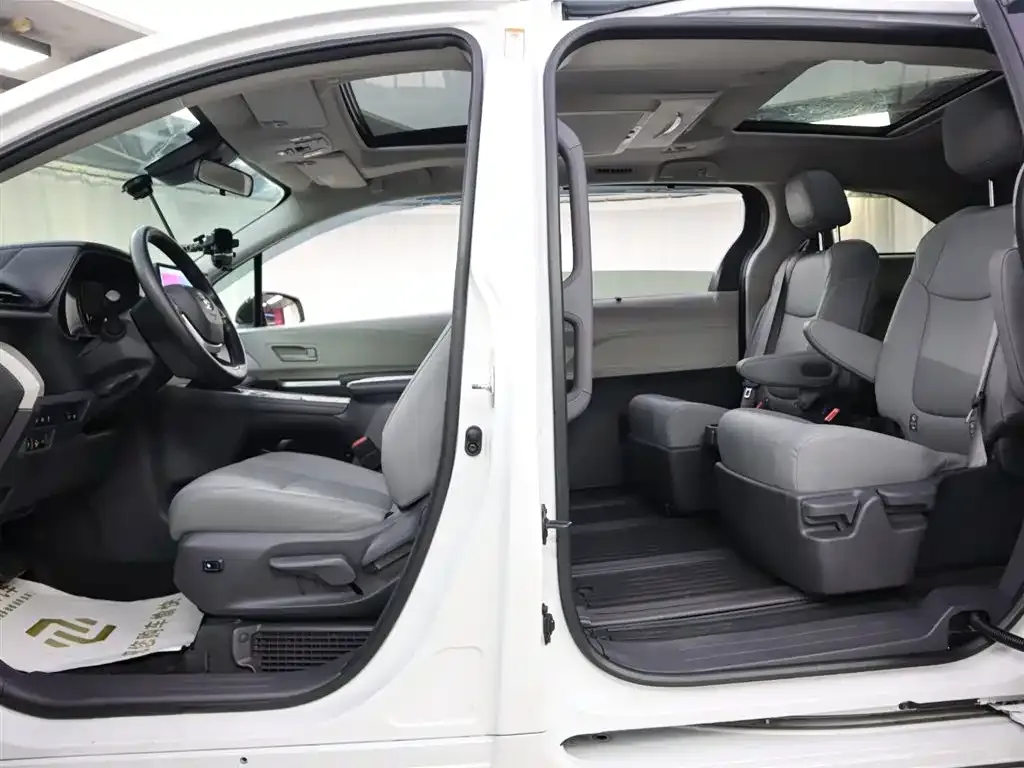 Toyota Granvia — фото 5