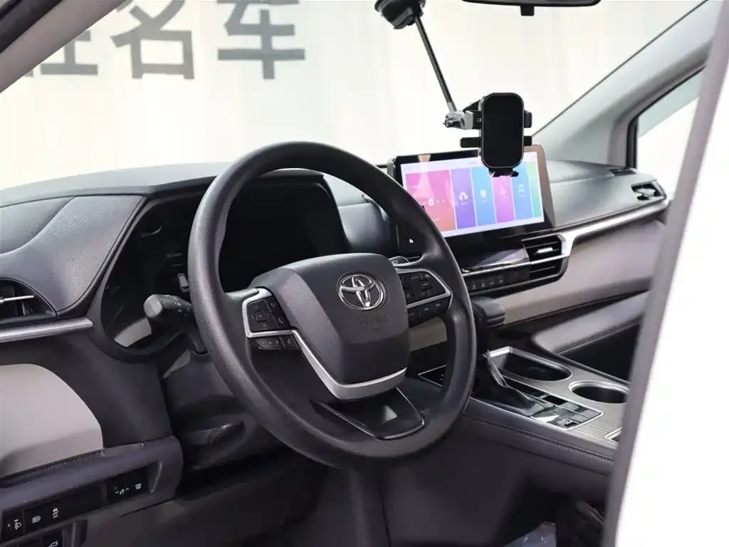 Toyota Granvia — фото 7
