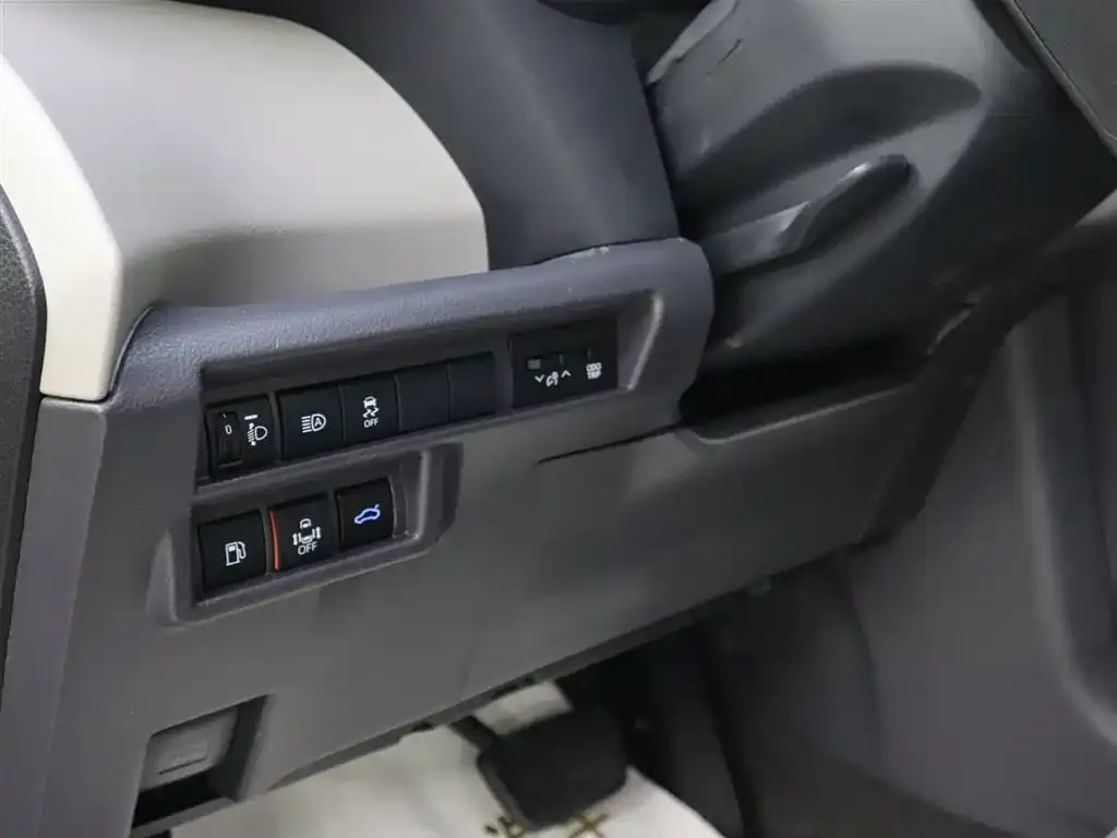 Toyota Granvia — фото 8