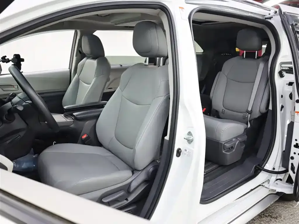 Toyota Granvia — фото 9