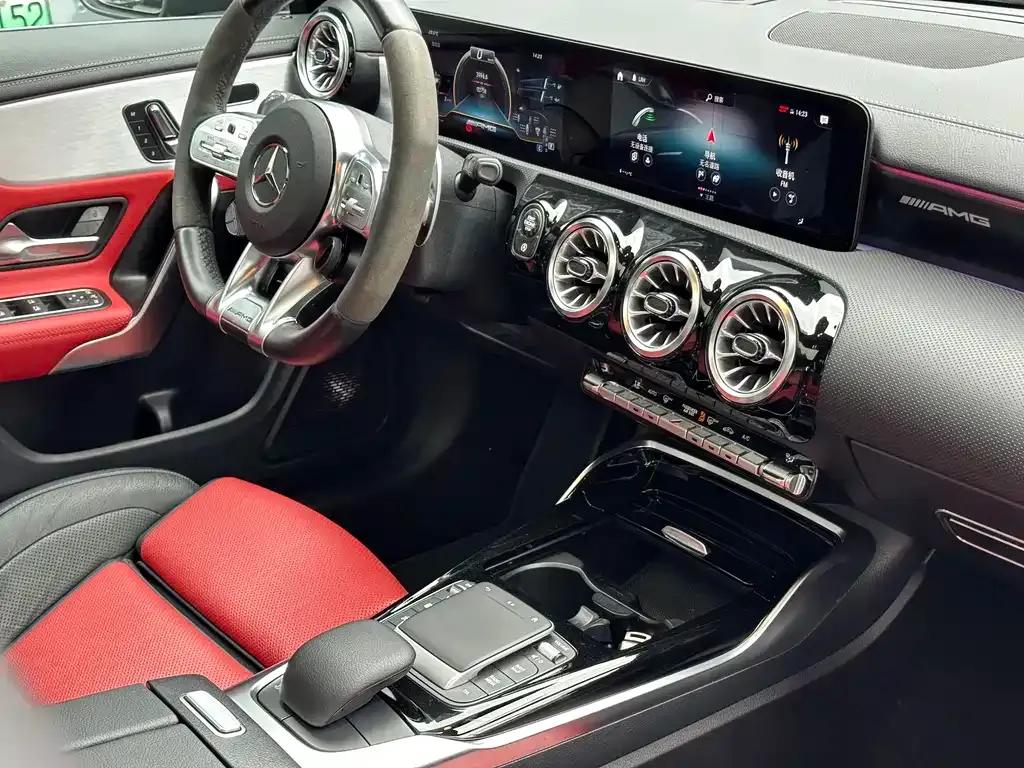 Mercedes-Benz CLA AMG — фото 9