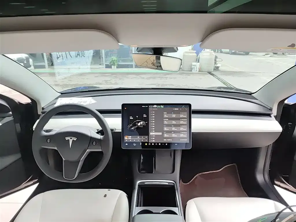 Tesla Model 3 — фото 10