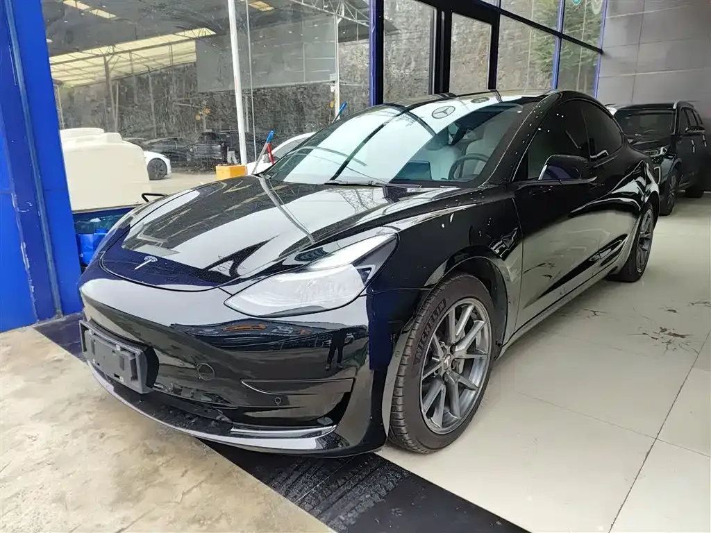 Tesla Model 3 — фото 2