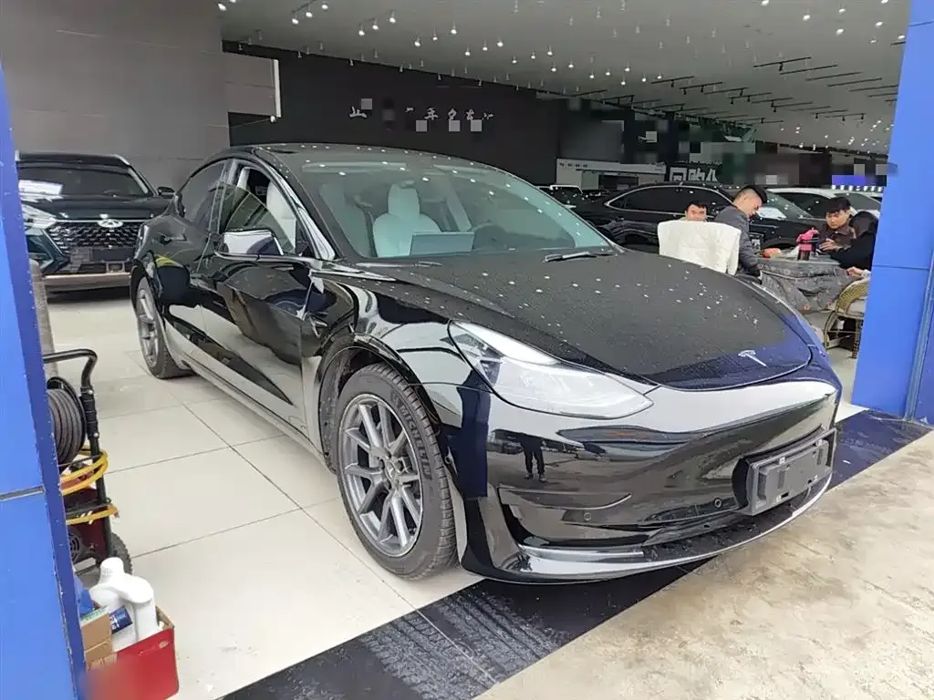 Tesla Model 3 — фото 4