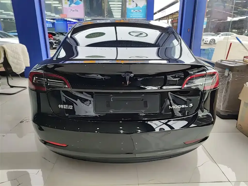 Tesla Model 3 — фото 6