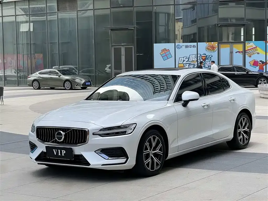 Volvo S60 — фото 1