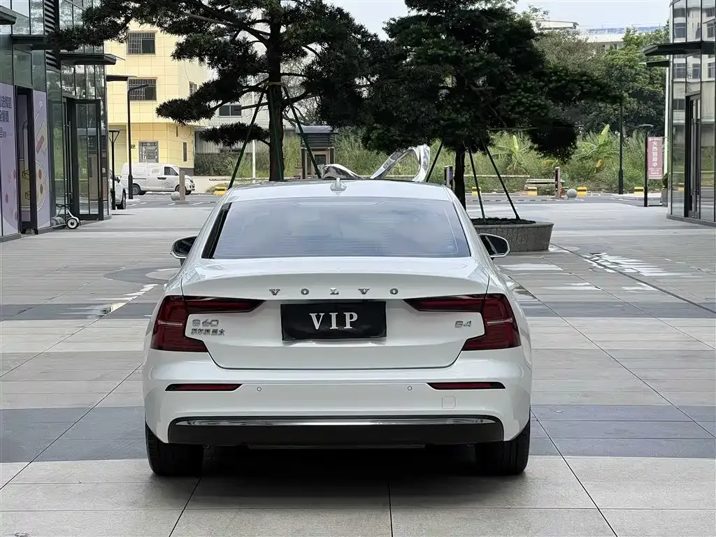 Volvo S60 — фото 10