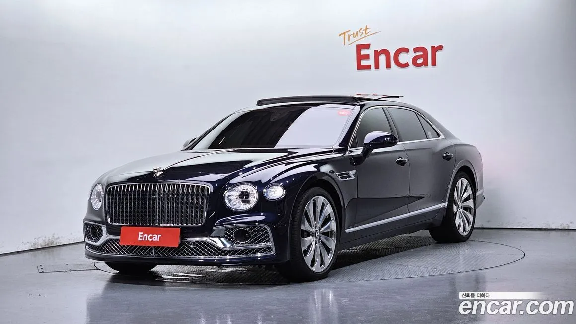 Bentley Flying Spur — фото 1