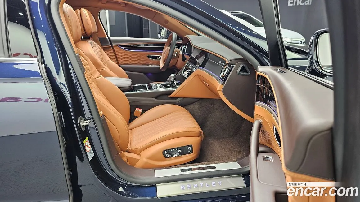 Bentley Flying Spur — фото 10