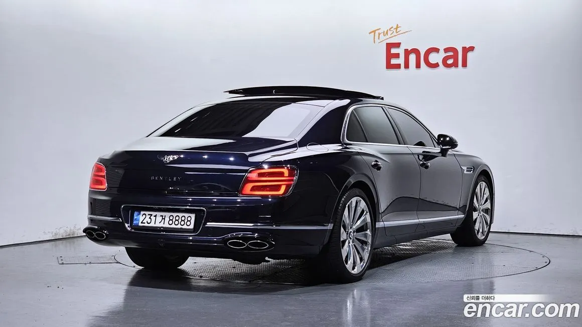 Bentley Flying Spur — фото 2