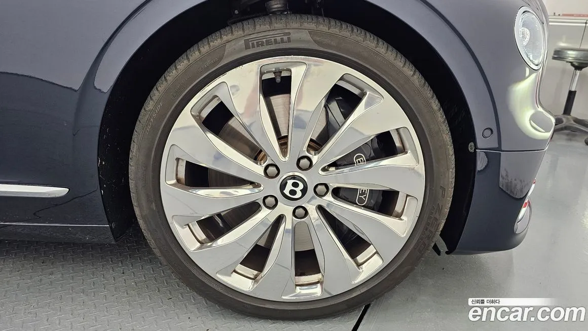 Bentley Flying Spur — фото 5