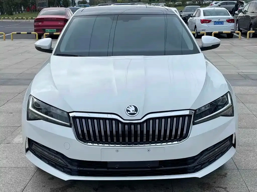 Skoda Superb — фото 2