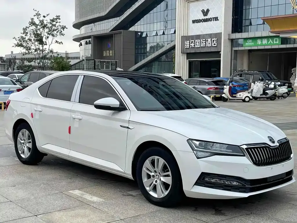 Skoda Superb — фото 3