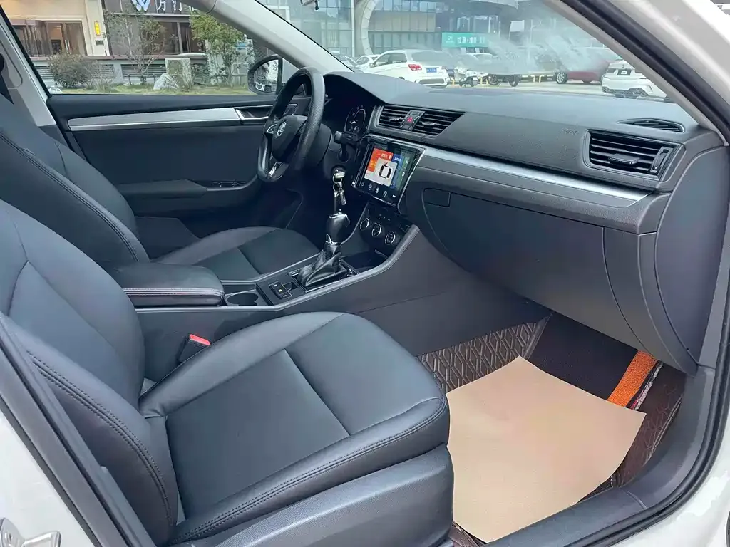 Skoda Superb — фото 5