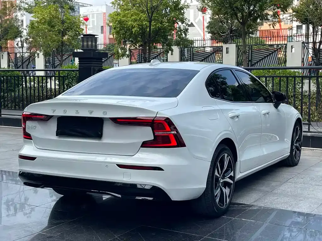 Volvo S60 — фото 7