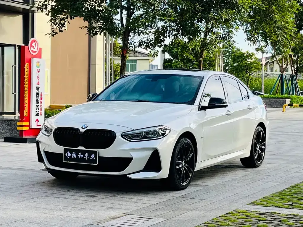 BMW 1 Series — фото 1
