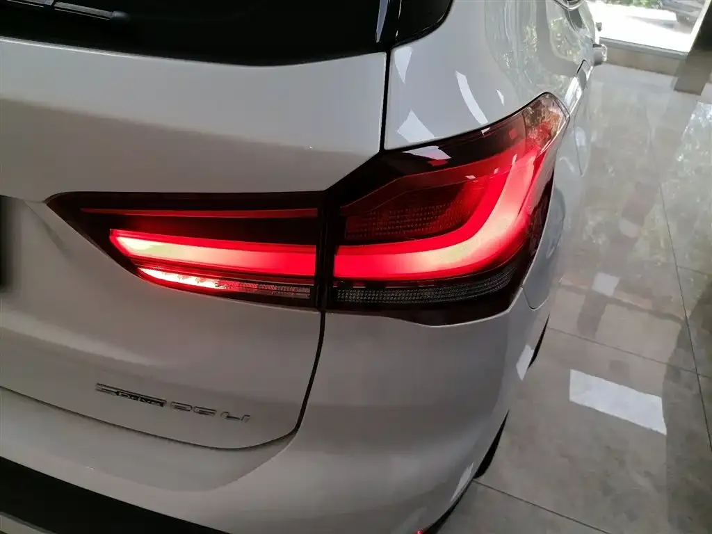 BMW X1 — фото 8