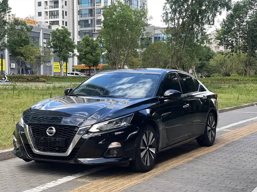 Nissan Teana — фото 1