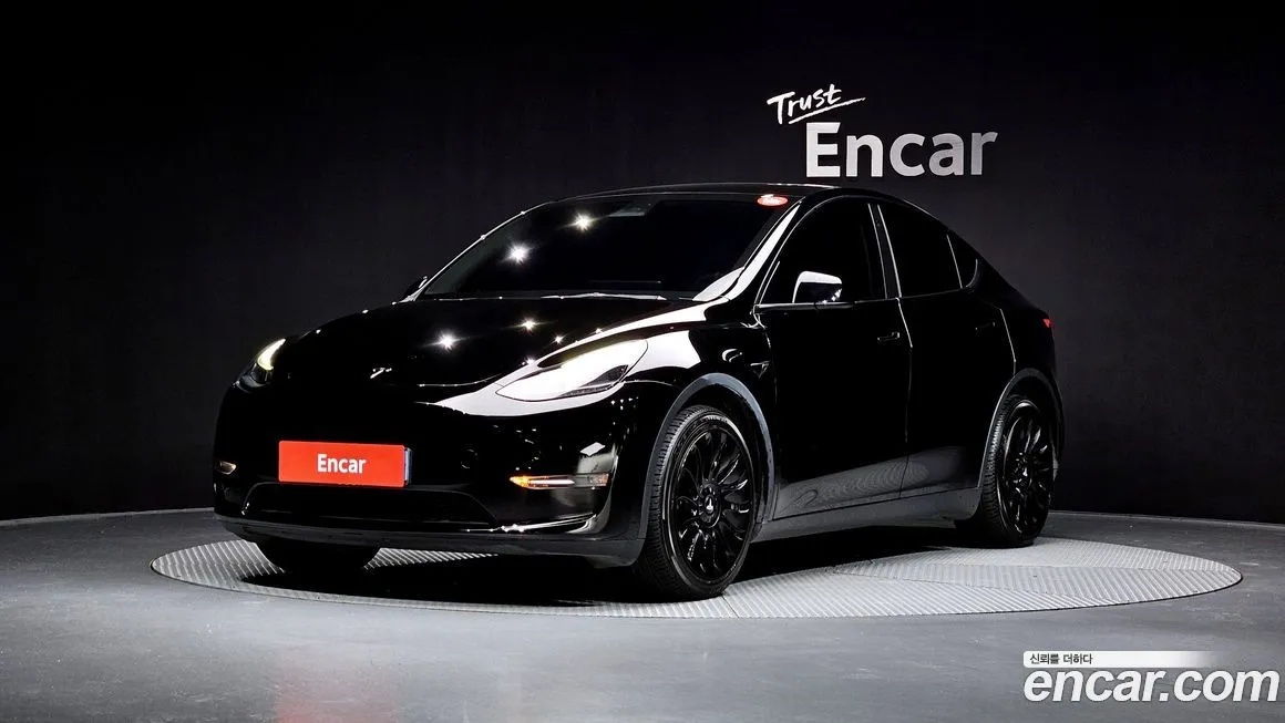 Tesla Model Y — фото 1