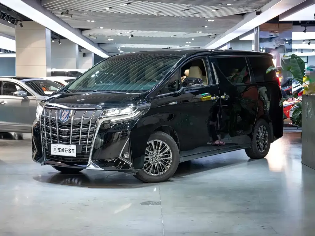 Toyota Alphard — фото 1